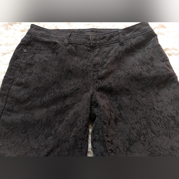 NWOT Simply Vera by Vera Wang woman's size 8 black floral pattern denim capris - Picture 4 of 7